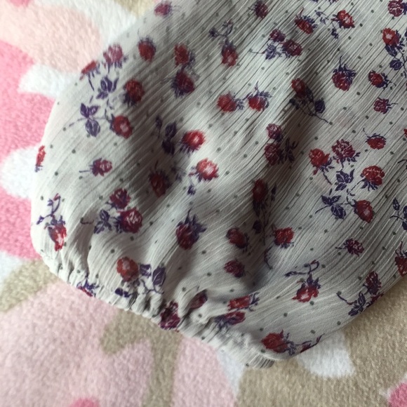 Gray flowered blouse - Picture 3 of 5